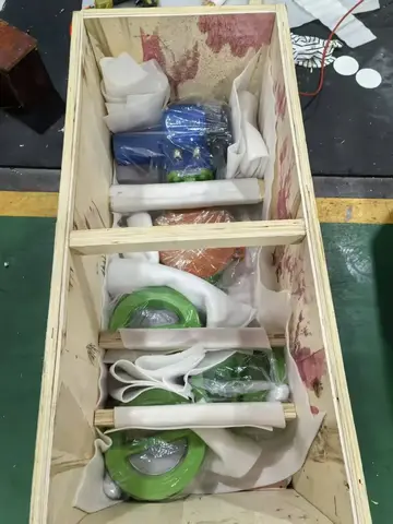 03 / Packed valve components