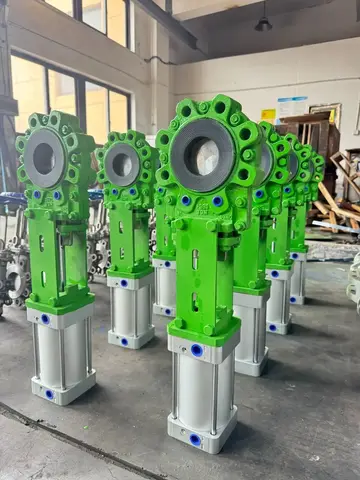 05 / Pneumatic knife gate valve production batch